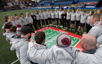 240323 - Wales Woman Rugby - The Wales Women’s team huddle together at Cardiff Arms Park during Captains Walkthrough and kicking practice ahead of the opening Women’s 6 Nations match against Ireland