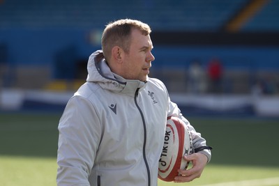 240323 - Wales Woman Rugby - Head coach Ioan Cunningham during Captains Walkthrough and kicking practice ahead of the opening Women’s 6 Nations match against Ireland