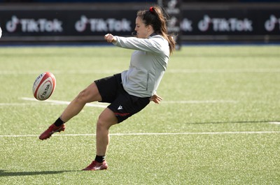 240323 - Wales Woman Rugby - Ffion Lewis during Captains Walkthrough and kicking practice ahead of the opening Women’s 6 Nations match against Ireland