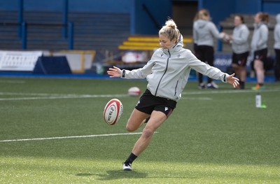 240323 - Wales Woman Rugby - Elinor Snowsill during Captains Walkthrough and kicking practice ahead of the opening Women’s 6 Nations match against Ireland