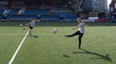 240323 - Wales Woman Rugby - Robyn Wilkins and Hannah Jones during Captains Walkthrough and kicking practice ahead of the opening Women’s 6 Nations match against Ireland