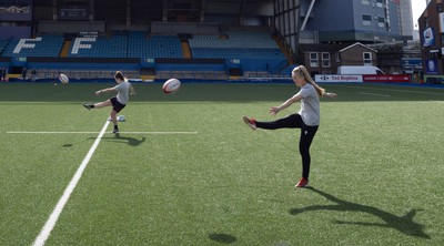 240323 - Wales Woman Rugby - Robyn Wilkins and Hannah Jones during Captains Walkthrough and kicking practice ahead of the opening Women’s 6 Nations match against Ireland