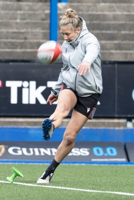 240323 - Wales Woman Rugby - Elinor Snowsill during Captains Walkthrough and kicking practice ahead of the opening Women’s 6 Nations match against Ireland