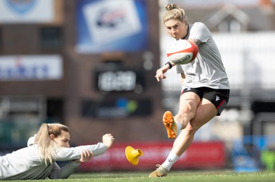 240323 - Wales Woman Rugby - Keira Bevan with assistance from Kerin Lake during Captains Walkthrough and kicking practice ahead of the opening Women’s 6 Nations match against Ireland