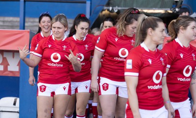 240323 - Wales Woman Rugby - The Wales Women squad walk out for a team photograph during Captains Walkthrough and kicking practice ahead of the opening Women’s 6 Nations match against Ireland