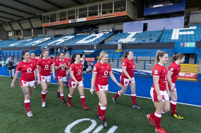 240323 - Wales Woman Rugby - The Wales Women squad walk out for a team photograph during Captains Walkthrough and kicking practice ahead of the opening Women’s 6 Nations match against Ireland