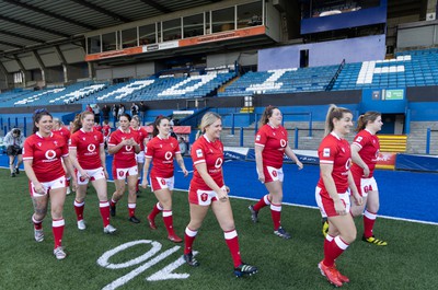 240323 - Wales Woman Rugby - The Wales Women squad walk out for a team photograph during Captains Walkthrough and kicking practice ahead of the opening Women’s 6 Nations match against Ireland