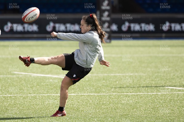 240323 - Wales Woman Rugby - Ffion Lewis during Captains Walkthrough and kicking practice ahead of the opening Women’s 6 Nations match against Ireland