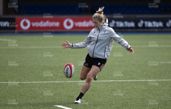 240323 - Wales Woman Rugby - Elinor Snowsill during Captains Walkthrough and kicking practice ahead of the opening Women’s 6 Nations match against Ireland