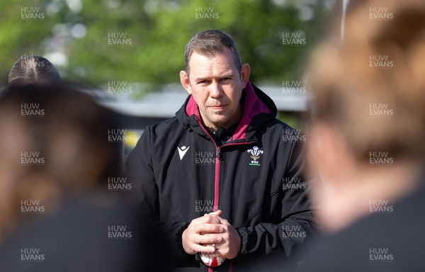 271023 - Wales Women Rugby Team Walkthrough - Head coach Ioan Cunningham during the Wales Women’s rugby squad walkthrough ahead of Wales’ WXV1 match against New Zealand in Dunedin 