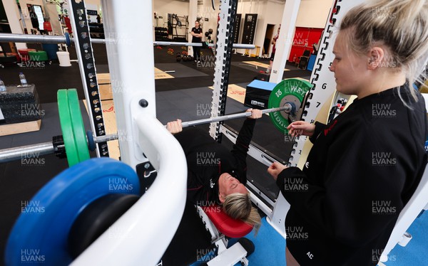 230424 - Wales Women Rugby Weights Session - Kelsey Jones and Alex Callender during a weights session ahead of Wales’ Guinness Women’s 6 Nations match against Italy