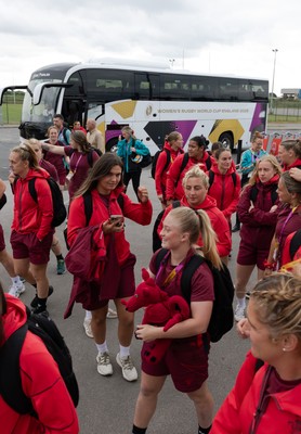 220825 - Wales Women Rugby World Cup Captain’s Run - The Wales squad arrive for  Captain’s Run ahead of their first Women’s Rugby World Cup match against Scotland at the Salford Community Stadium