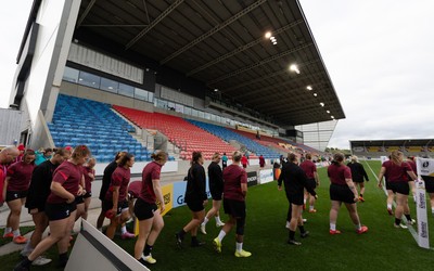 220825 - Wales Women Rugby World Cup Captain’s Run - The Wales team make their way onto the pitch for Captain’s Run ahead of their first Women’s Rugby World Cup match against Scotland at the Salford Community Stadium