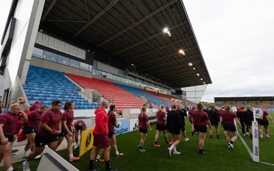 220825 - Wales Women Rugby World Cup Captain’s Run - The Wales team make their way onto the pitch for Captain’s Run ahead of their first Women’s Rugby World Cup match against Scotland at the Salford Community Stadium