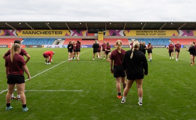 220825 - Wales Women Rugby World Cup Captain’s Run -The Wales squad warm up during Captain’s Run ahead of their first Women’s Rugby World Cup match against Scotland at the Salford Community Stadium