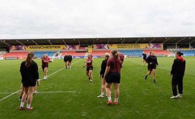 220825 - Wales Women Rugby World Cup Captain’s Run -The Wales squad warm up during Captain’s Run ahead of their first Women’s Rugby World Cup match against Scotland at the Salford Community Stadium