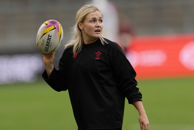 220825 - Wales Women Rugby World Cup Captain’s Run - Alex Callender during Captain’s Run ahead of Wales’ first Women’s Rugby World Cup match against Scotland at the Salford Community Stadium