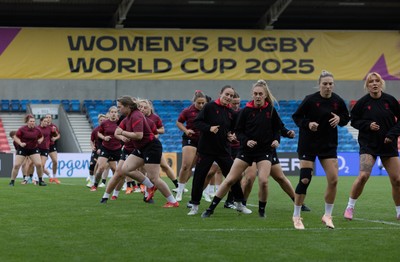 220825 - Wales Women Rugby World Cup Captain’s Run - The Wales team warm up during Captain’s Run ahead of Wales’ first Women’s Rugby World Cup match against Scotland at the Salford Community Stadium
