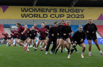 220825 - Wales Women Rugby World Cup Captain’s Run - The Wales team warm up during Captain’s Run ahead of Wales’ first Women’s Rugby World Cup match against Scotland at the Salford Community Stadium