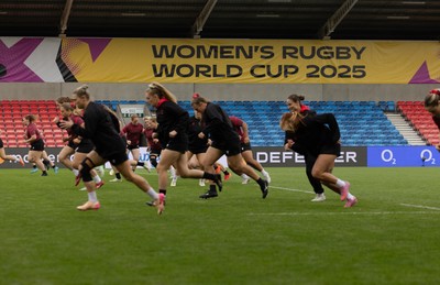 220825 - Wales Women Rugby World Cup Captain’s Run - The Wales team warm up during Captain’s Run ahead of Wales’ first Women’s Rugby World Cup match against Scotland at the Salford Community Stadium