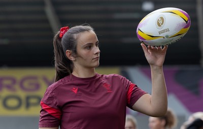 220825 - Wales Women Rugby World Cup Captain’s Run - Branwen Metcalfe during Captain’s Run ahead of their first Women’s Rugby World Cup match against Scotland at the Salford Community Stadium