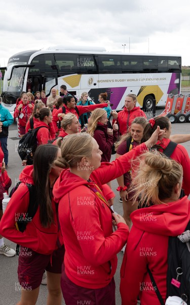 220825 - Wales Women Rugby World Cup Captain’s Run - The Wales squad arrive for  Captain’s Run ahead of their first Women’s Rugby World Cup match against Scotland at the Salford Community Stadium