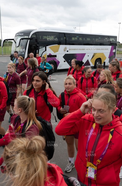 220825 - Wales Women Rugby World Cup Captain’s Run - The Wales squad arrive for  Captain’s Run ahead of their first Women’s Rugby World Cup match against Scotland at the Salford Community Stadium