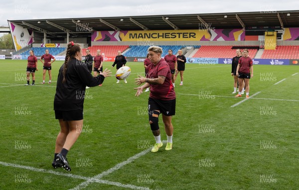 220825 - Wales Women Rugby World Cup Captain’s Run -The Wales squad warm up during Captain’s Run ahead of their first Women’s Rugby World Cup match against Scotland at the Salford Community Stadium