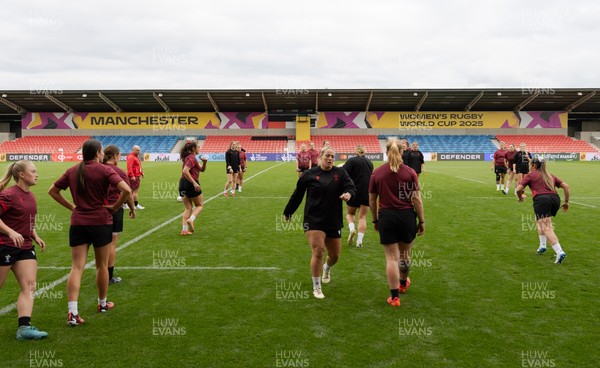 220825 - Wales Women Rugby World Cup Captain’s Run -The Wales squad warm up during Captain’s Run ahead of their first Women’s Rugby World Cup match against Scotland at the Salford Community Stadium