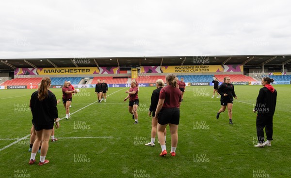 220825 - Wales Women Rugby World Cup Captain’s Run -The Wales squad warm up during Captain’s Run ahead of their first Women’s Rugby World Cup match against Scotland at the Salford Community Stadium