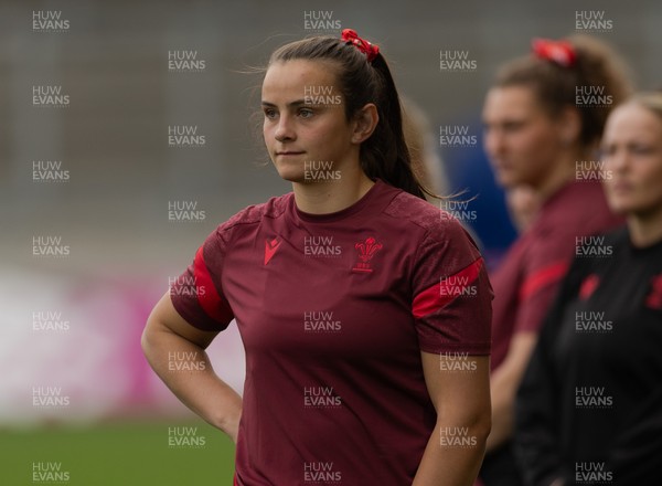 220825 - Wales Women Rugby World Cup Captain’s Run - Branwen Metcalfe during Captain’s Run ahead of their first Women’s Rugby World Cup match against Scotland at the Salford Community Stadium
