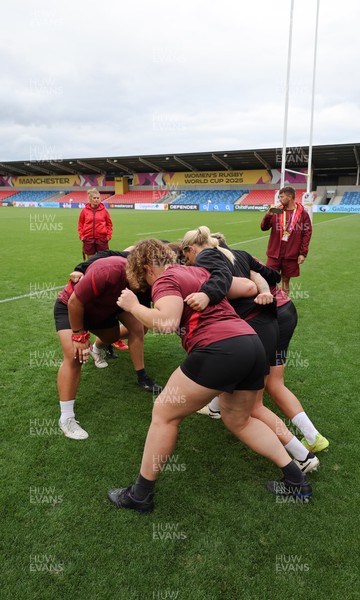 220825 - Wales Women Rugby World Cup Captain’s Run - The Wales pack scrum down during Captain’s Run ahead of Wales’ first Women’s Rugby World Cup match against Scotland at the Salford Community Stadium