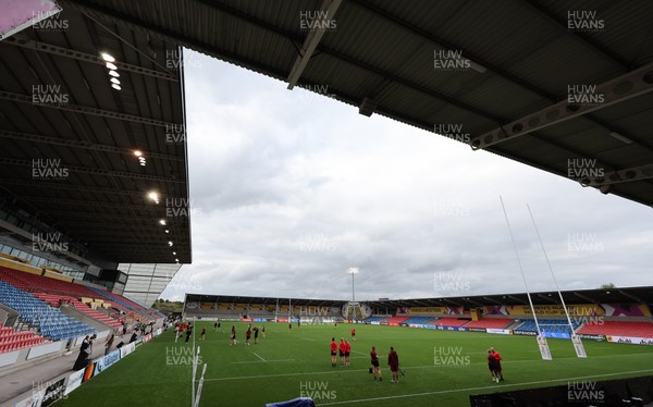 220825 - Wales Women Rugby World Cup Captain’s Run - A general view of the Salford Community Stadium during Captain’s Run ahead of Wales’ first Women’s Rugby World Cup match against Scotland at the Salford Community Stadium