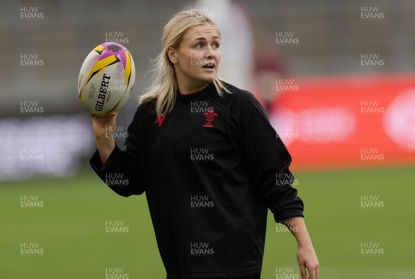 220825 - Wales Women Rugby World Cup Captain’s Run - Alex Callender during Captain’s Run ahead of Wales’ first Women’s Rugby World Cup match against Scotland at the Salford Community Stadium