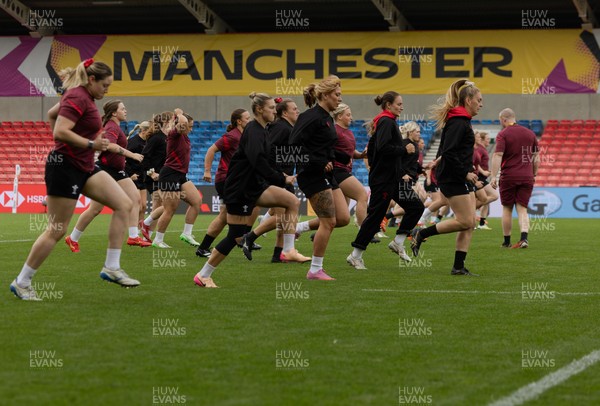 220825 - Wales Women Rugby World Cup Captain’s Run - The Wales team warm up during Captain’s Run ahead of Wales’ first Women’s Rugby World Cup match against Scotland at the Salford Community Stadium