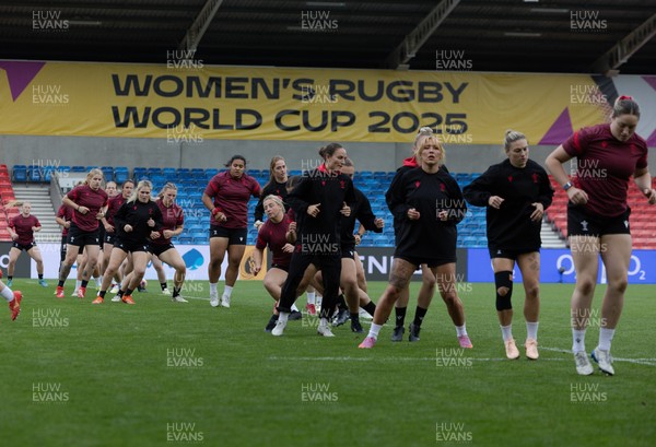 220825 - Wales Women Rugby World Cup Captain’s Run - The Wales team warm up during Captain’s Run ahead of Wales’ first Women’s Rugby World Cup match against Scotland at the Salford Community Stadium