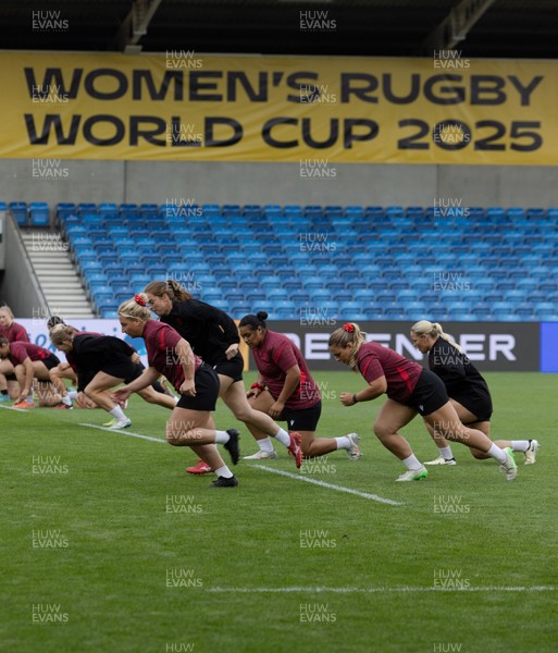220825 - Wales Women Rugby World Cup Captain’s Run - The Wales team warm up during Captain’s Run ahead of Wales’ first Women’s Rugby World Cup match against Scotland at the Salford Community Stadium