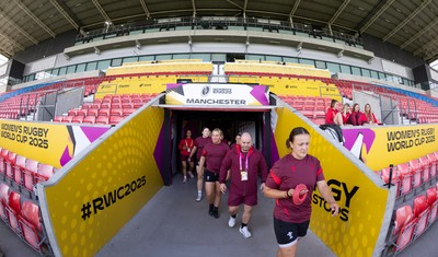 290825 - Wales Women Rugby World Cup Captain’s Run - The Wales squad make their way to the pitch at Salford Community Stadium for Captain’s Run ahead of the Rugby World Cup match against Canada