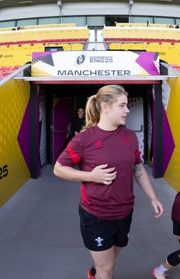 290825 - Wales Women Rugby World Cup Captain’s Run - Bethan Lewis of Wales makes her way to the pitch at Salford Community Stadium for Captain’s Run ahead of the Rugby World Cup match against Canada