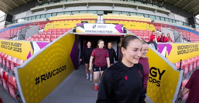 290825 - Wales Women Rugby World Cup Captain’s Run - The Wales squad make their way to the pitch at Salford Community Stadium for Captain’s Run ahead of the Rugby World Cup match against Canada