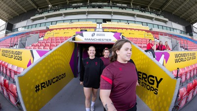 290825 - Wales Women Rugby World Cup Captain’s Run - The Wales squad make their way to the pitch at Salford Community Stadium for Captain’s Run ahead of the Rugby World Cup match against Canada