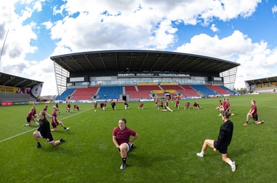 290825 - Wales Women Rugby World Cup Captain’s Run - The Wales squad during Captain’s Run ahead of the Rugby World Cup match against Canada