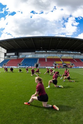 290825 - Wales Women Rugby World Cup Captain’s Run - The Wales squad during Captain’s Run ahead of the Rugby World Cup match against Canada