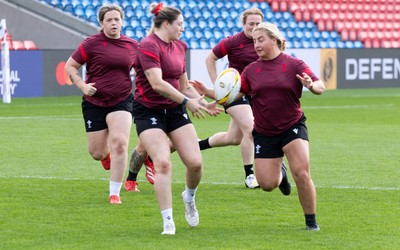 290825 - Wales Women Rugby World Cup Captain’s Run - Gwen Crabb of Wales links with Molly Reardon of Wales during Captain’s Run ahead of the Rugby World Cup match against Canada