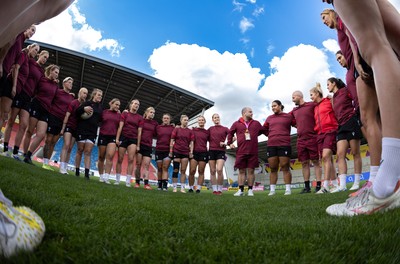 290825 - Wales Women Rugby World Cup Captain’s Run - The Wales squad huddle up during Captain’s Run ahead of the Rugby World Cup match against Canada