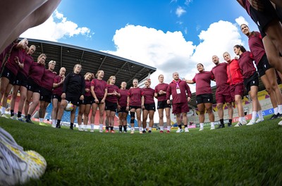 290825 - Wales Women Rugby World Cup Captain’s Run - The Wales squad huddle up during Captain’s Run ahead of the Rugby World Cup match against Canada