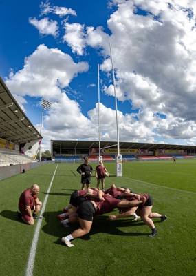 290825 - Wales Women Rugby World Cup Captain’s Run -The Wales squad scrummage during Captain’s Run ahead of the Rugby World Cup match against Canada