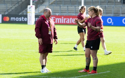 290825 - Wales Women Rugby World Cup Captain’s Run -Sean Lynn, Wales Women head coach with Bethan Lewis of Wales during Captain’s Run ahead of the Rugby World Cup match against Canada