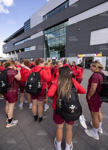 290825 - Wales Women Rugby World Cup Captain’s Run - The Wales squad arrive at the Salford Community Stadium for Captain’s Run ahead of the Rugby World Cup match against Canada