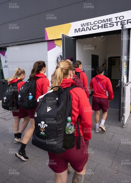 290825 - Wales Women Rugby World Cup Captain’s Run - The Wales squad arrive at the Salford Community Stadium for Captain’s Run ahead of the Rugby World Cup match against Canada